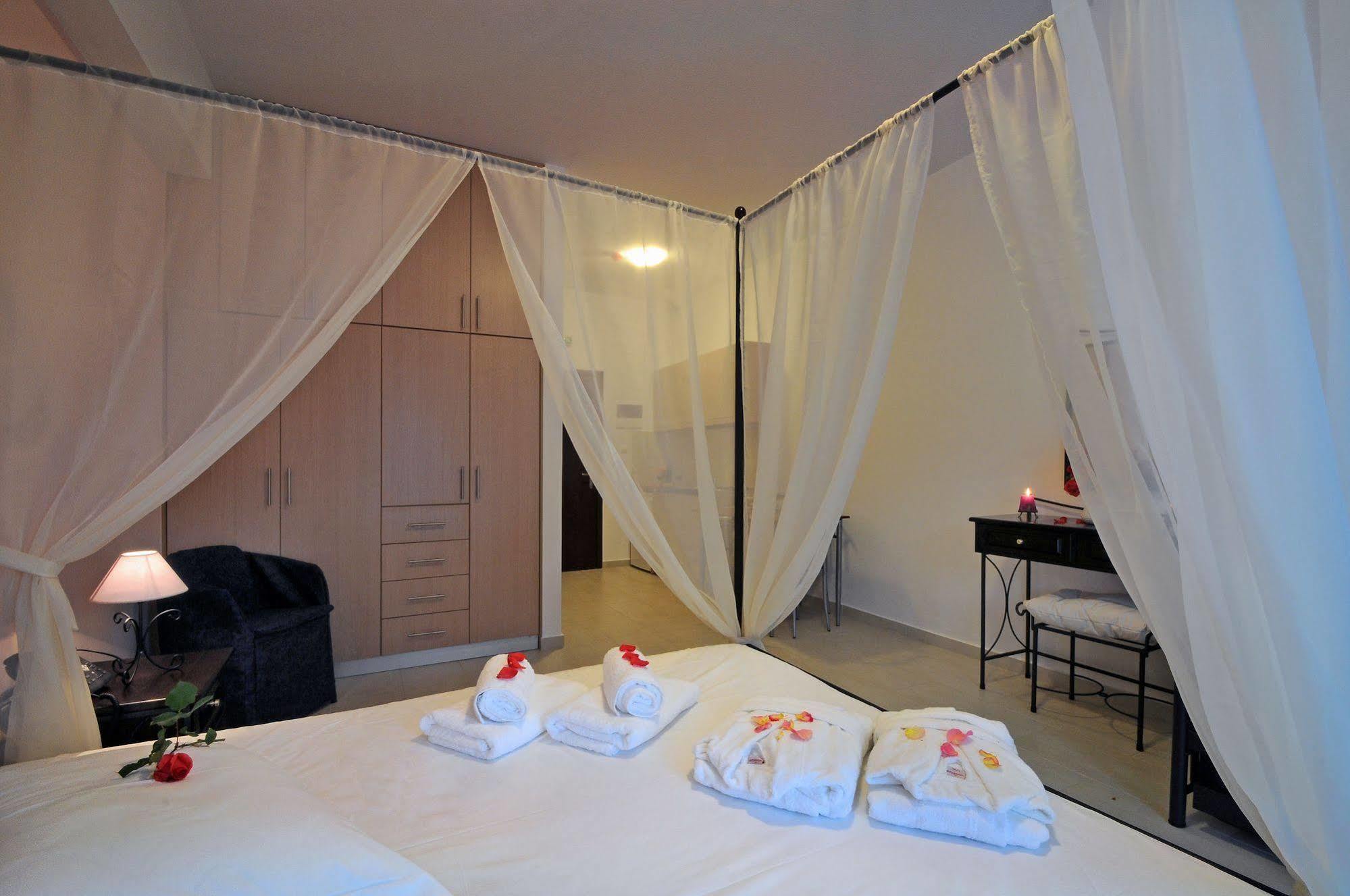 Anatoli Aparthotel 3*